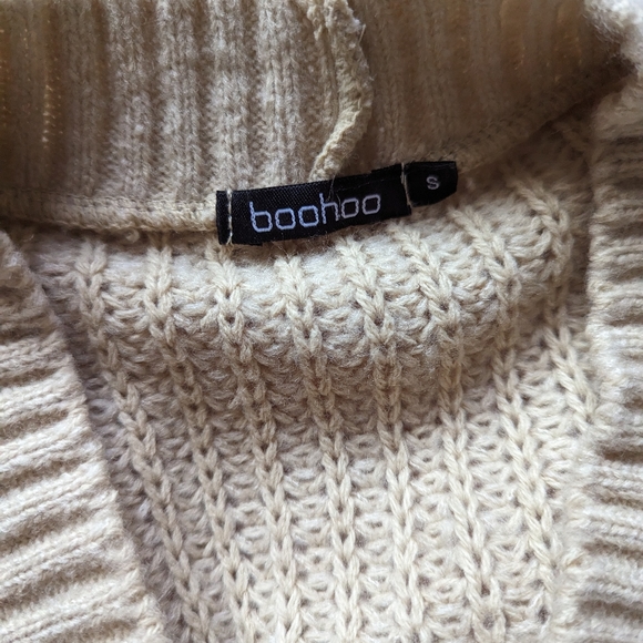 Bundle of cozy sweaters - Picture 2 of 4